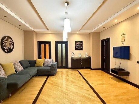 4 otaqlı mənzil, 209 m², 28 May: 700 000 ₼ 3