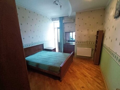 3-room apartment, 130 m², Nizami: 345 000 ₼ 2