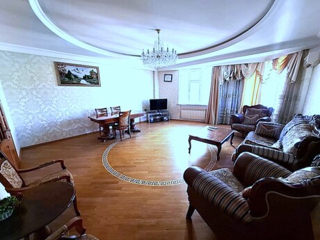 4-комнатная квартира, 150 м², 28 May: 420 000 ₼ 2