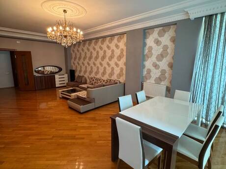 4-room apartment for rent, 190 m², 28 May: 1 500 ₼/mo 3