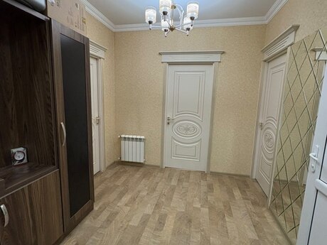 3 otaq · 77 m² · 8/18 mərtəbə, İnşaatçılar