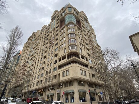 4 otaqlı mənzil, 300 m², 28 May: 920 000 ₼ 4