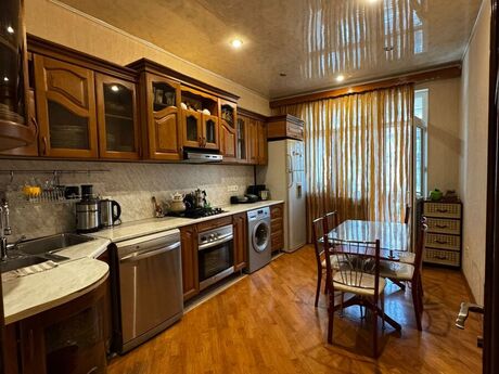 Объявление №6436164 - Баку, м. Иншаатчылар, 3-комн., 150 м², 3/16 этаж