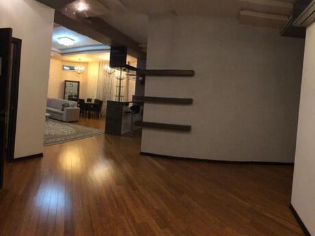4-room apartment for rent, 210 m², Sahil: 3 000 ₼/mo 4