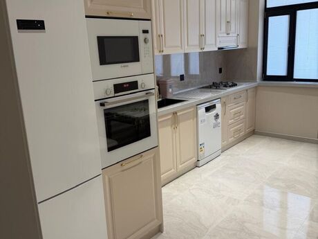 Kirayə 2 otaqlı mənzil, 70 m², 28 May: 1 700 ₼/ay 3