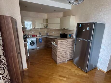 Kirayə 3 otaqlı mənzil, 120 m², 8 Noyabr: 999 ₼/ay 2