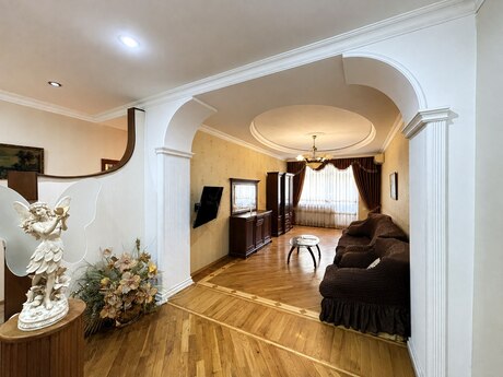Elan №6436747 - Bakı, Nizami m., 3 otaqlı, 130 m², 4/17 mərtəbə