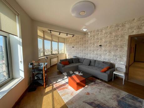 4 otaqlı mənzil, 220 m², Nizami: 680 000 ₼ 2