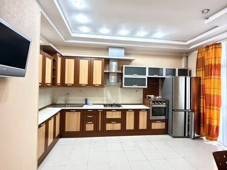 Kirayə 3 otaqlı mənzil, 170 m², Nəsimi: 1 300 ₼/ay 3