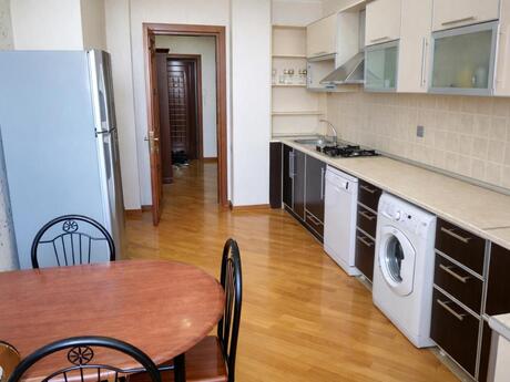 4-комнатная квартира, 145 м², 28 May: 385 000 ₼ 5