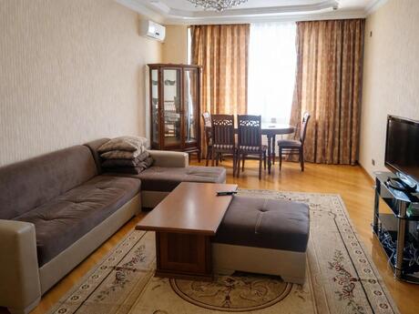 4-комнатная квартира, 145 м², 28 May: 385 000 ₼ 2