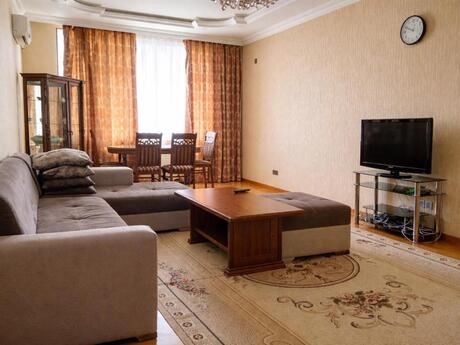 4-комнатная квартира, 145 м², 28 May: 385 000 ₼ 3