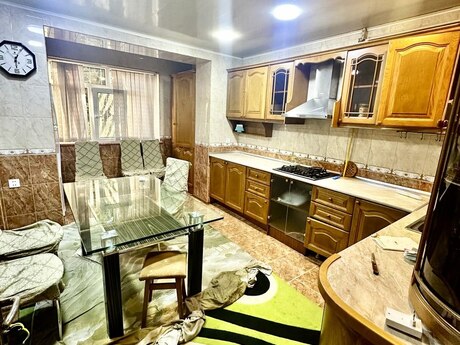 3 otaq · 90 m² · 1/5 mərtəbə, Qara Qarayev
