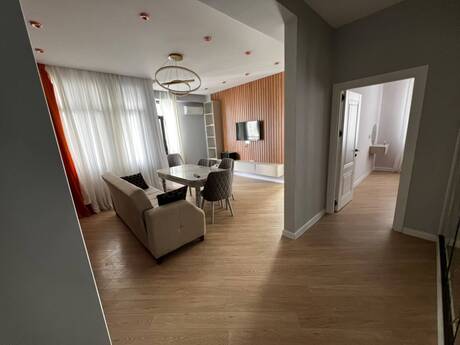Kirayə 3 otaqlı mənzil, 96 m², İnşaatçılar: 1 350 ₼/ay 3