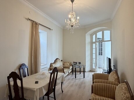 5-room apartment for rent, 240 m², 28 May: 3 000 ₼/mo 4