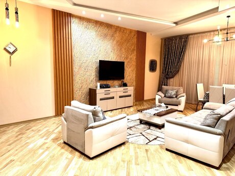 Kirayə 3 otaqlı mənzil, 130 m², 28 May: 1 700 ₼/ay 3