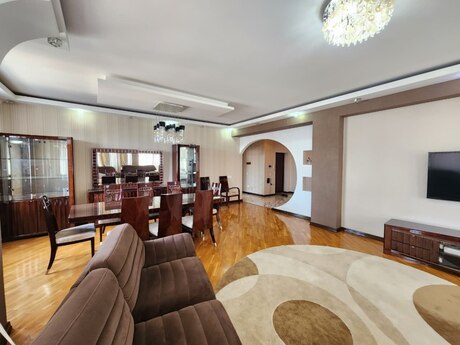 Elan №6352298 - Bakı, Şah İsmayıl Xətai m., 3 otaqlı, 135 m², 16/17 mərtəbə