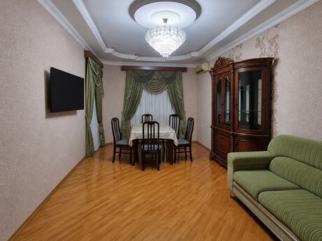 Kirayə 3 otaqlı mənzil, 120 m², 28 May: 900 ₼/ay 2