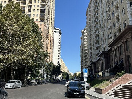 4 otaqlı mənzil, 190 m², Elmlər Akademiyası: 1 000 000 ₼ 2