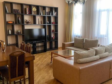 Kirayə 4 otaqlı mənzil, 130 m², Sahil: 2 000 ₼/ay 2