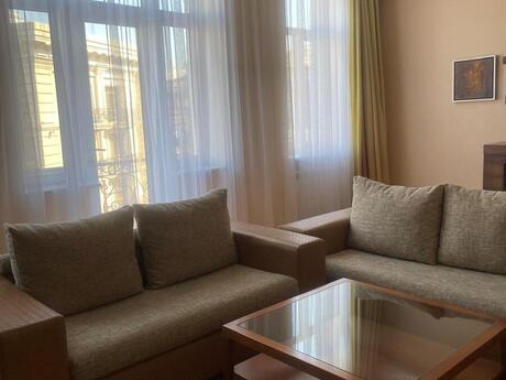 Kirayə 4 otaqlı mənzil, 130 m², Sahil: 2 000 ₼/ay 4
