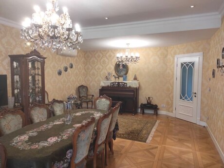 3 otaqlı mənzil, 131 m², Nizami: 680 000 ₼ 2
