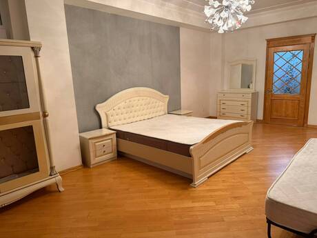 4-комнатная квартира, 130 м², 20 Yanvar: 325 000 ₼ 4