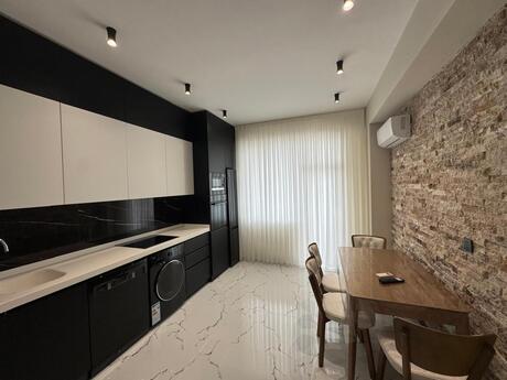 Kirayə 3 otaqlı mənzil, 133 m², 28 May: 2 200 ₼/ay 2