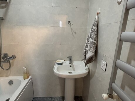 3-room new-build apartment for rent in Hövsan, 76 m², 600 AZN/mo, photo 2 / 7