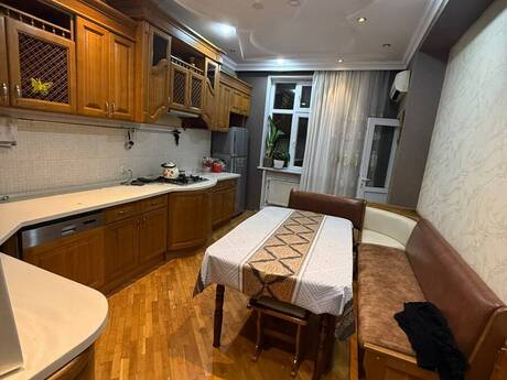 Elan №6438406 - Bakı, Nəsimi m., 3 otaqlı, 130 m², 9/11 mərtəbə
