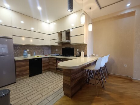 Kirayə 3 otaqlı mənzil, 120 m², Şah İsmayıl Xətai: 1 100 ₼/ay 5