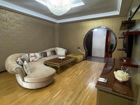 4-room apartment for rent, 178 m², 28 May: 1 600 ₼/mo 3