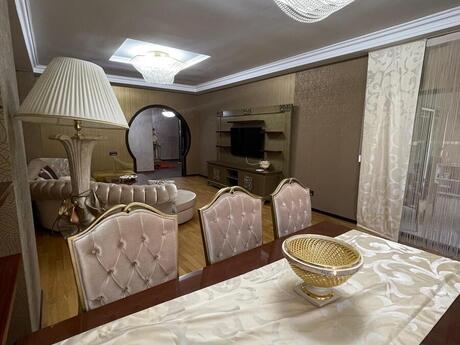 Elan №6438767 - Bakı, 28 May m., 4 otaqlı, 178 m², 5/19 mərtəbə