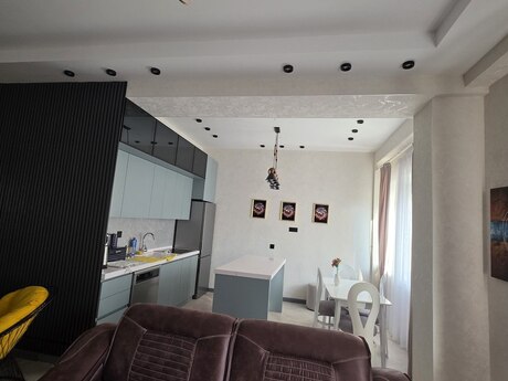Аренда: 3-комнатная квартира, 92 м², Ağ şəhər: 2 500 ₼/мес 3