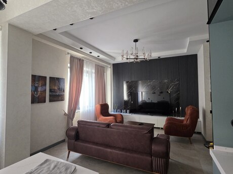 Аренда: 3-комнатная квартира, 92 м², Ağ şəhər: 2 500 ₼/мес 2