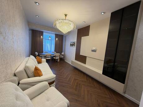 3-комнатная квартира, 139 м², Neftçilər: 368 000 ₼ 2