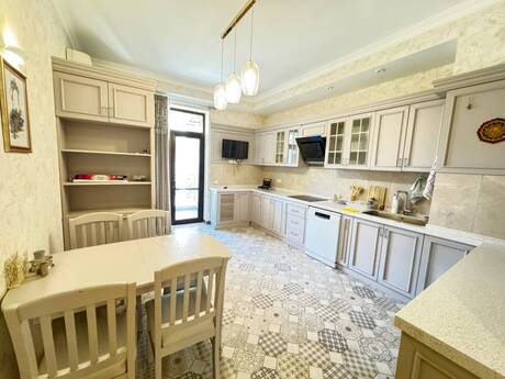 4-room apartment for rent, 170 m², Ağ şəhər: 2 700 ₼/mo 5