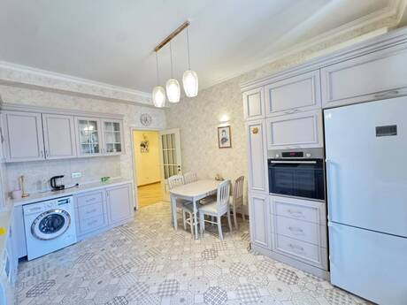 4-room apartment for rent, 170 m², Ağ şəhər: 2 700 ₼/mo 2
