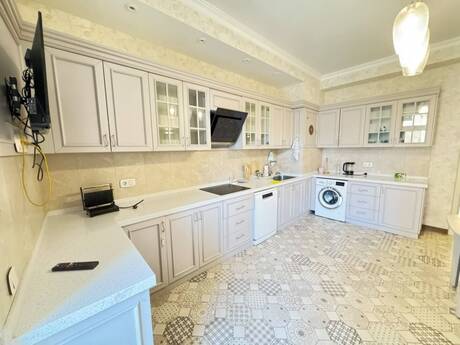 4-room apartment for rent, 170 m², Ağ şəhər: 2 700 ₼/mo 4