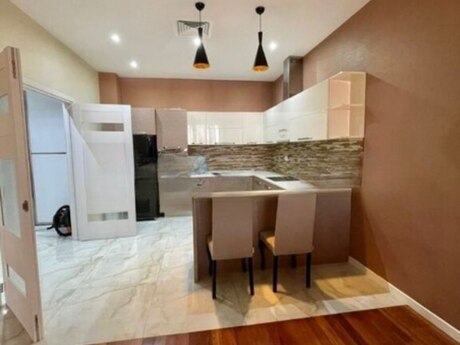 3-room apartment for rent, 105 m², İçəri Şəhər: 1 800 ₼/mo 2