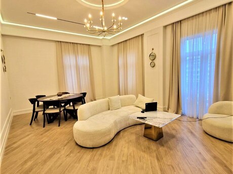 5-room apartment for rent, 210 m², Ağ şəhər: 4 500 ₼/mo 3