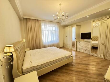 4-room apartment for rent, 160 m², Ağ şəhər: 2 700 ₼/mo 4