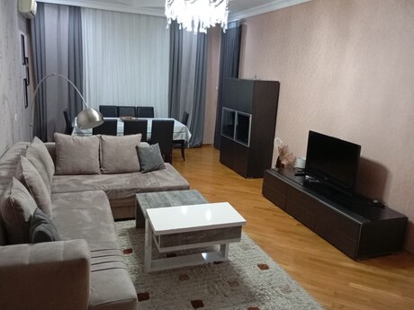 Elan №6440564 - Bakı, 28 May m., 3 otaqlı, 165 m², 5/17 mərtəbə