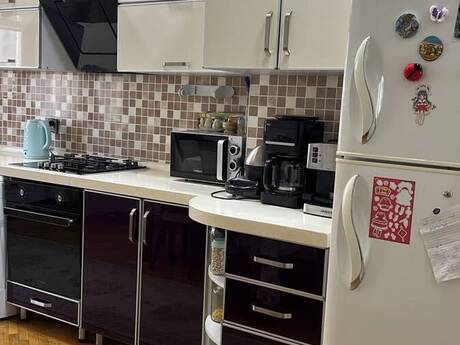 3-room apartment for rent, 150 m², 8 Noyabr: 1 200 ₼/mo 3