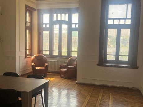Kirayə 8 otaqlı mənzil, 200 m², Nizami: 3 000 ₼/ay 5