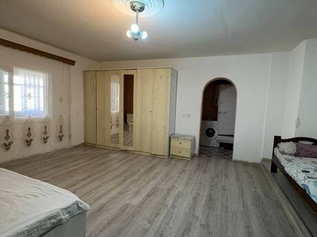 3-room apartment for rent, 130 m², Sahil: 1 000 ₼/mo 3