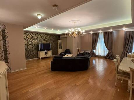 4 otaqlı mənzil, 230 m², 28 May: 750 000 ₼ 2