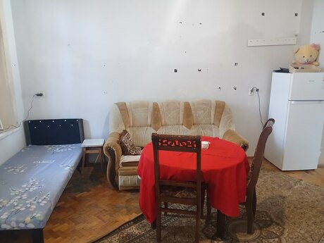 2 otaq · 90 m² · 3/3 mərtəbə, 28 May