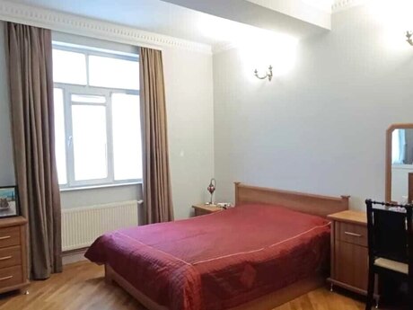 4 otaqlı mənzil, 202 m², Nizami: 420 000 ₼ 3