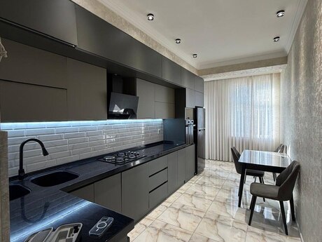 2 otaq · 95 m² · 3/17 mərtəbə, Qara Qarayev